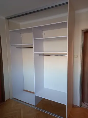 Vstavaná skriňa na mieru do chodby a predsiene, biela